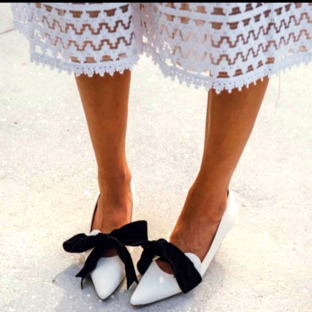 Manolo Blahnik Serba Velvet Bow Leather Pumps